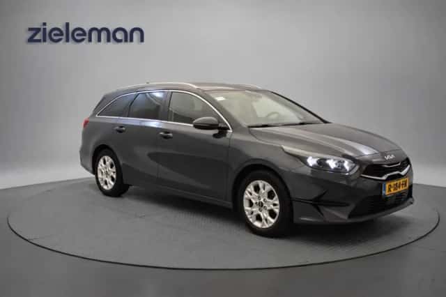 Kia Ceed (2022) thumbnail 2