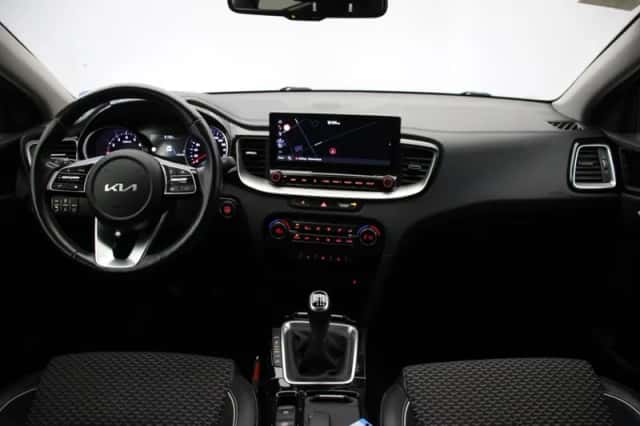 Kia Ceed (2022) thumbnail 3