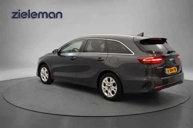 Kia Ceed (2022) thumbnail 4