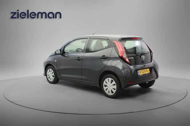 Toyota Aygo (2020) thumbnail 3