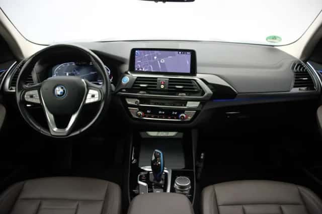 BMW iX3 (2021) thumbnail 2