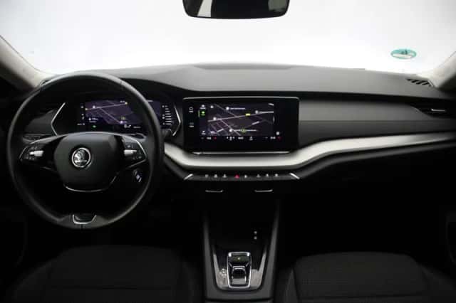 Škoda Octavia (2023) thumbnail 2