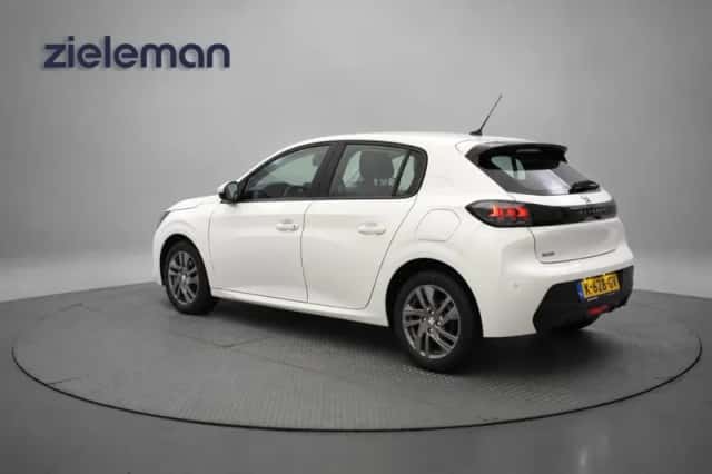 Peugeot 208 (2021) thumbnail 3