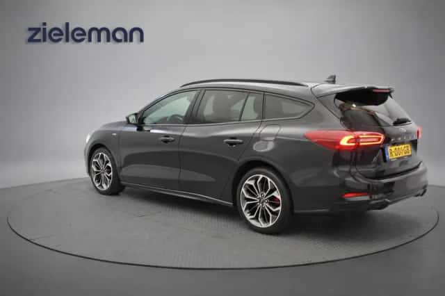 Ford Focus (2022) thumbnail 3