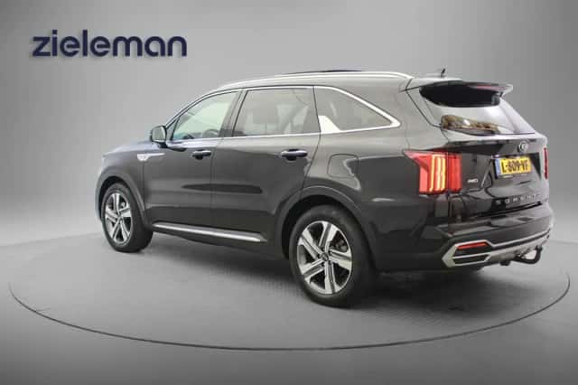 Kia Sorento (2021) thumbnail 3