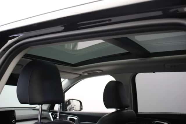 Kia Sorento (2021) thumbnail 5