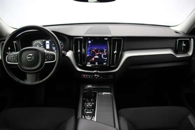 Volvo XC60 (2021) thumbnail 2