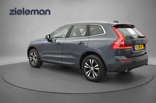 Volvo XC60 (2021) thumbnail 3