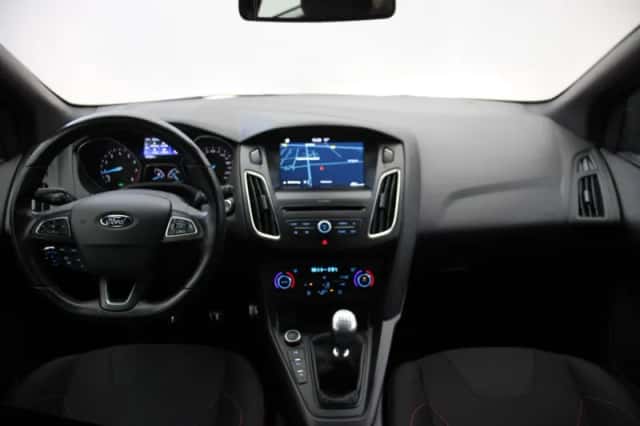 Ford Focus (2018) thumbnail 2