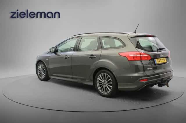Ford Focus (2018) thumbnail 3