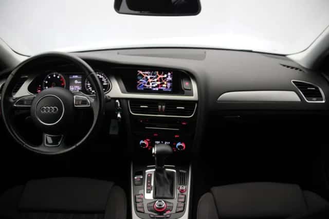 Audi A4 (2012) thumbnail 2