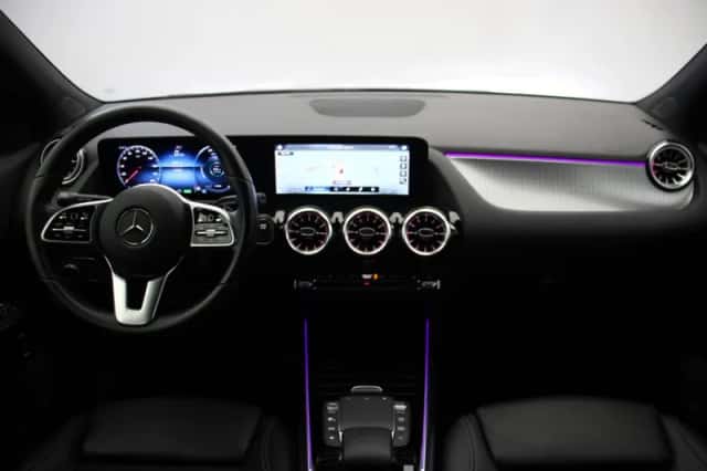 Mercedes-Benz EQA (2021) thumbnail 2