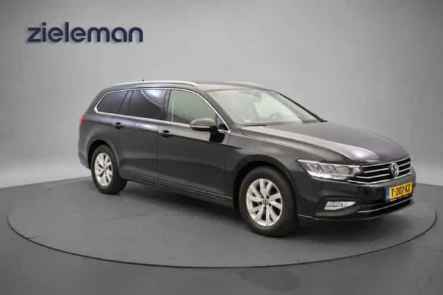 Volkswagen Passat (2023) thumbnail 1