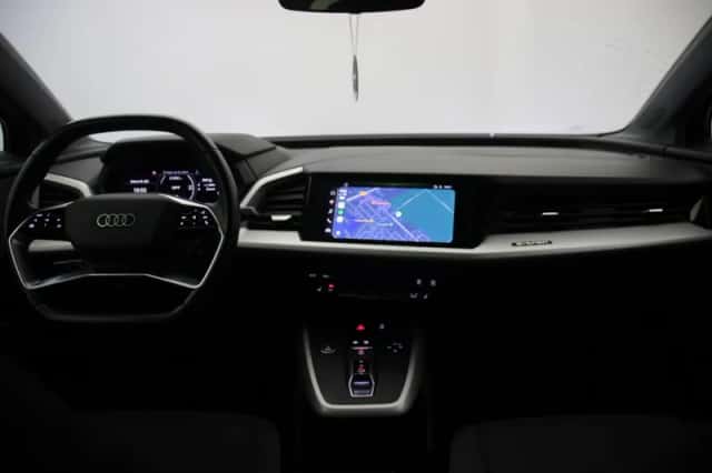 Audi Q4 e-tron (2021) thumbnail 2