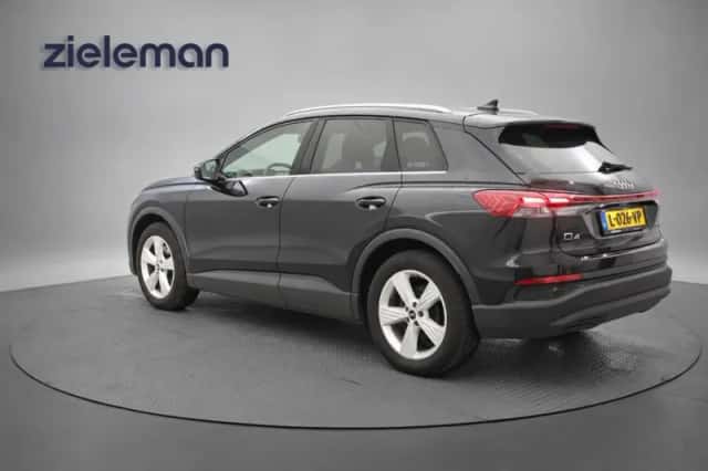 Audi Q4 e-tron (2021) thumbnail 4