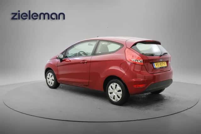 Ford Fiesta (2009) thumbnail 3