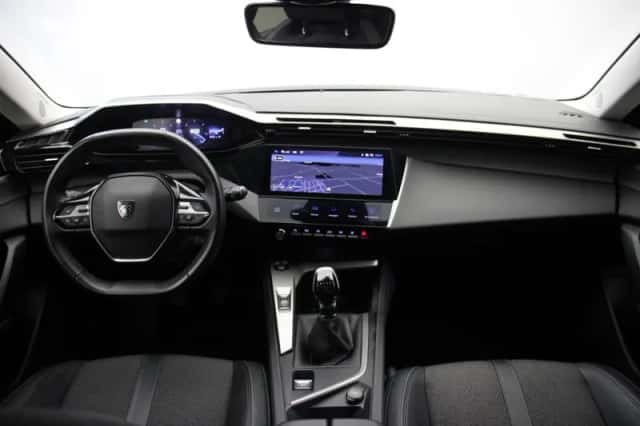 Peugeot 308 (2023) thumbnail 2