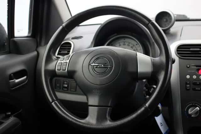 Opel Agila (2008) thumbnail 6