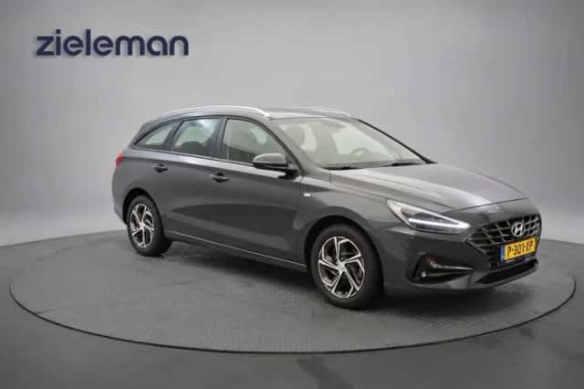 Hyundai i30 (2022) thumbnail 1