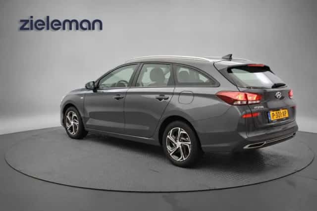 Hyundai i30 (2022) thumbnail 3