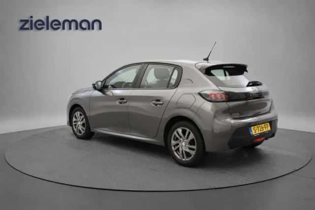 Peugeot 208 (2023) thumbnail 3