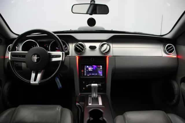 Ford Mustang (2005) thumbnail 2