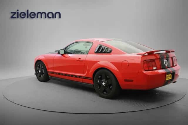 Ford Mustang (2005) thumbnail 3