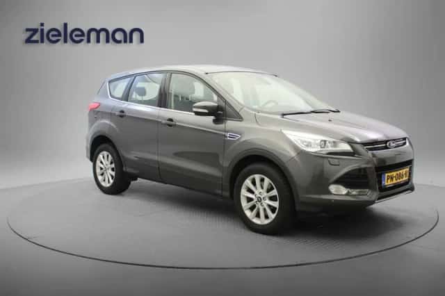 Ford Kuga (2015) thumbnail 1