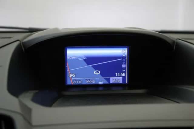 Ford Kuga (2015) thumbnail 5