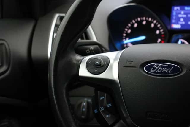 Ford Kuga (2015) thumbnail 6