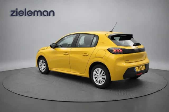 Peugeot 208 (2023) thumbnail 3