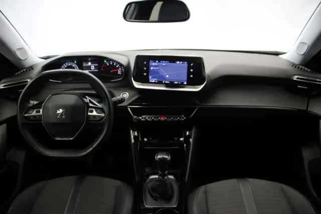 Peugeot 2008 (2021) thumbnail 2