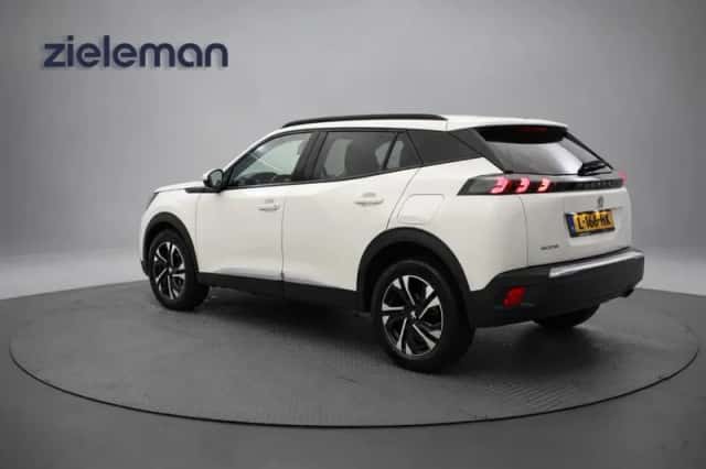 Peugeot 2008 (2021) thumbnail 3