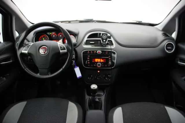 Fiat Punto Evo (2013) thumbnail 2