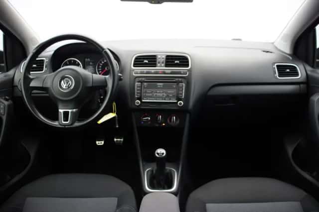 Volkswagen Polo (2011) thumbnail 2