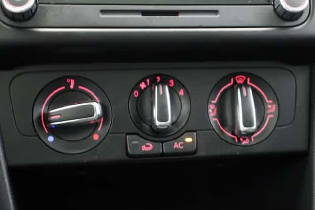 Volkswagen Polo (2011) thumbnail 6