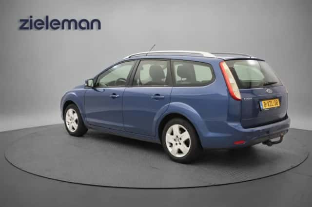 Ford Focus (2010) thumbnail 3