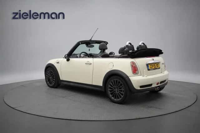 MINI Cooper S (2008) thumbnail 3