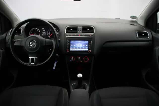 Volkswagen Polo (2011) thumbnail 2
