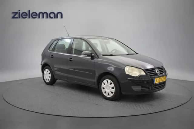 Volkswagen Polo (2008) thumbnail 1