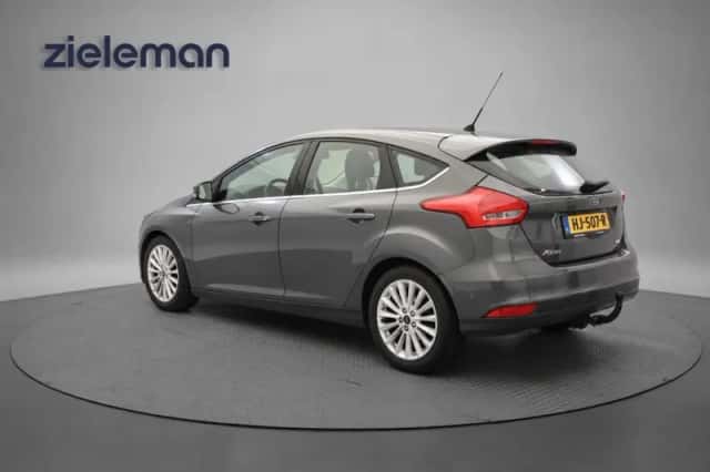 Ford Focus (2015) thumbnail 3