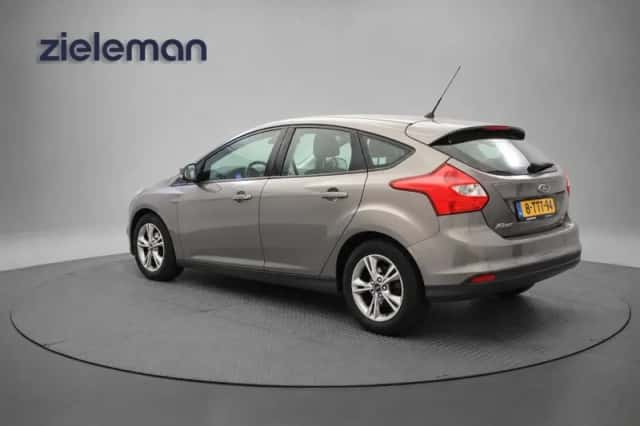 Ford Focus (2014) thumbnail 3