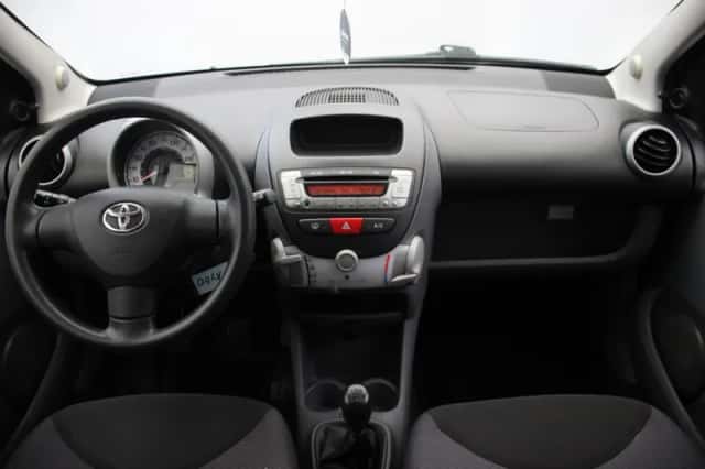 Toyota Aygo (2008) thumbnail 2