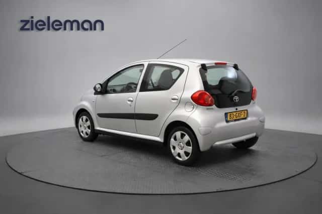 Toyota Aygo (2008) thumbnail 3