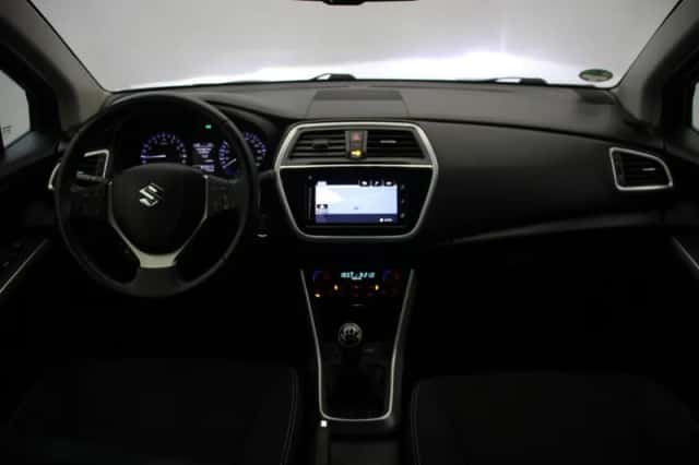 Suzuki S-Cross (2017) thumbnail 2