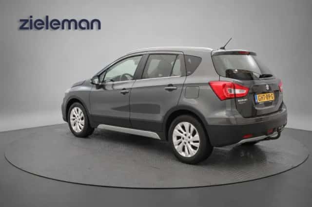 Suzuki S-Cross (2017) thumbnail 3