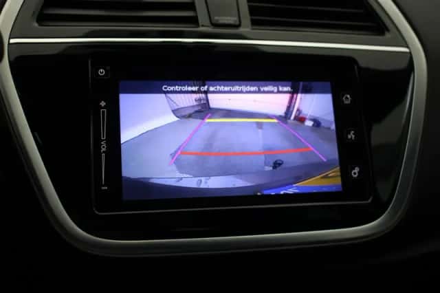 Suzuki S-Cross (2017) thumbnail 6