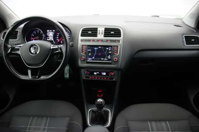 Volkswagen Polo (2016) thumbnail 2