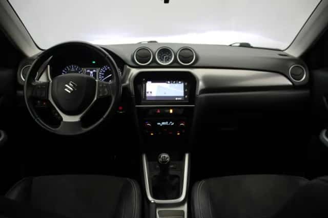 Suzuki Vitara (2016) thumbnail 2