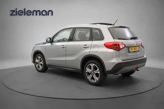Suzuki Vitara (2016) thumbnail 3